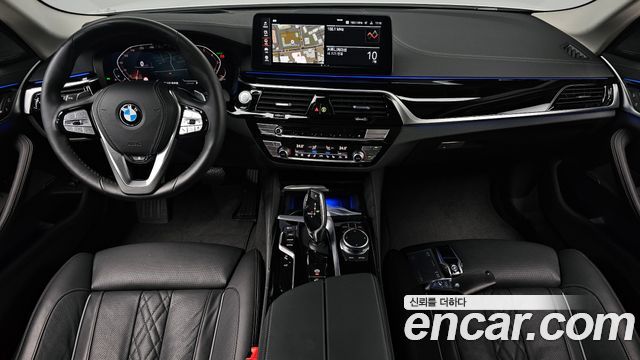 BMW 5-Series 530i xDrive Luxury