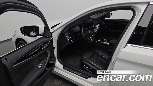 BMW 5-Series 530i xDrive Luxury