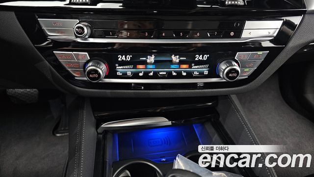 BMW 5-Series 530i xDrive Luxury