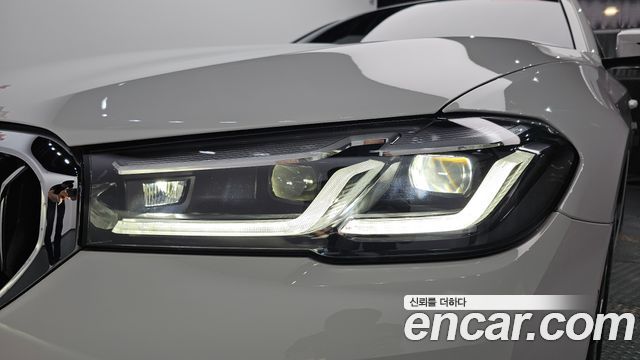 BMW 5-Series 530i xDrive Luxury