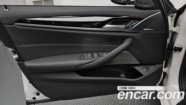 BMW 5-Series 530i xDrive Luxury