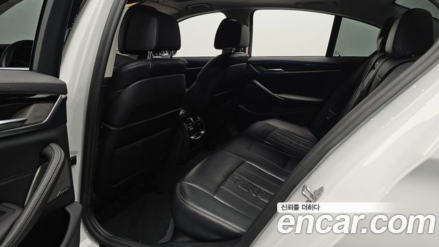 BMW 5-Series 530i xDrive Luxury