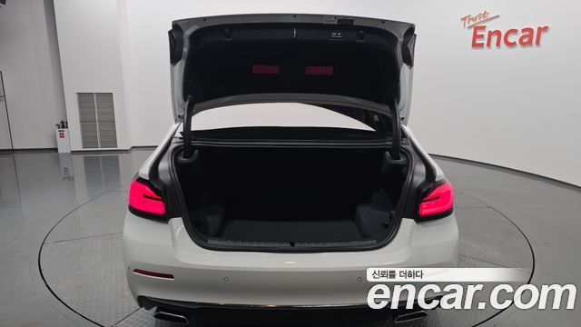BMW 5-Series 530i xDrive Luxury