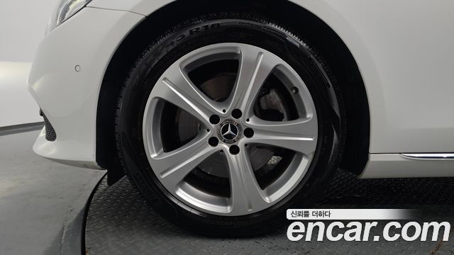 Mercedes-Benz E-Class E200 Avantgarde