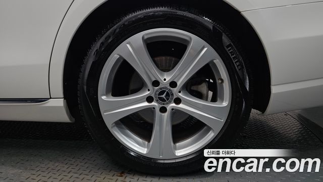 Mercedes-Benz E-Class E200 Avantgarde
