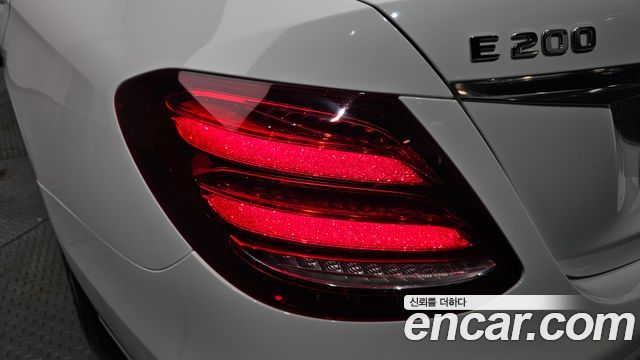 Mercedes-Benz E-Class E200 Avantgarde