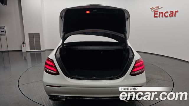 Mercedes-Benz E-Class E200 Avantgarde