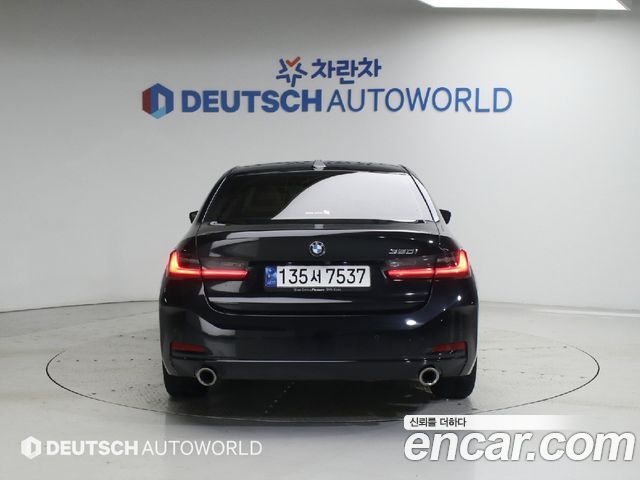 BMW 3-Series 320i