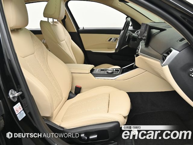 BMW 3-Series 320i