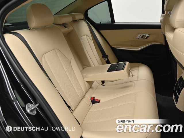 BMW 3-Series 320i