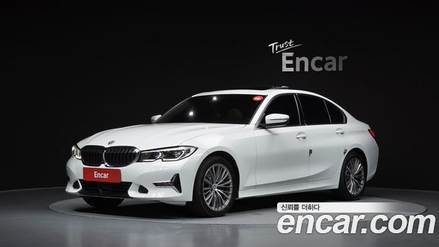 BMW 3-Series 330i Luxury