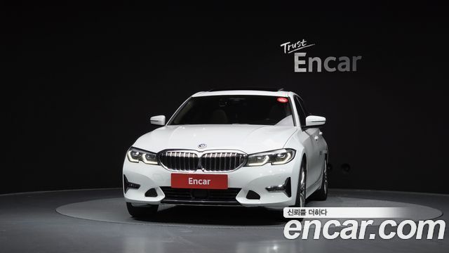 BMW 3-Series 330i Luxury