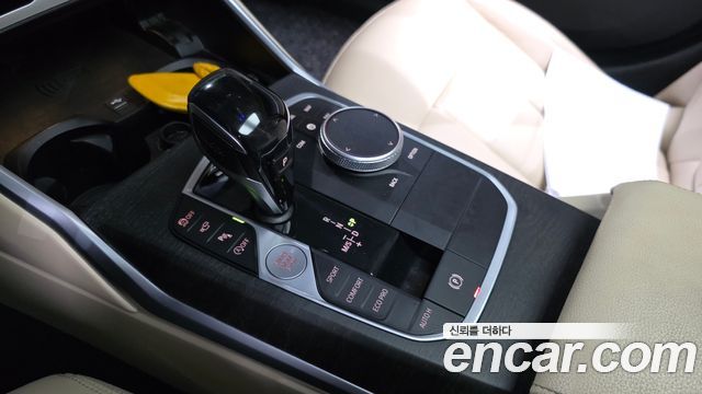 BMW 3-Series 330i Luxury