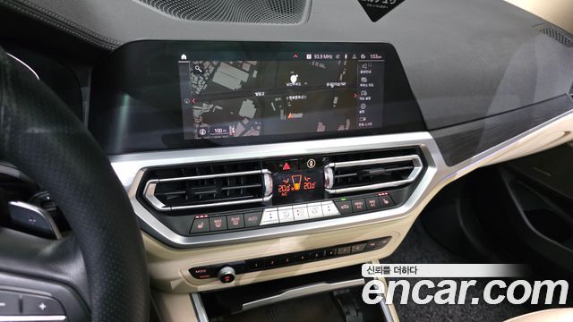 BMW 3-Series 330i Luxury
