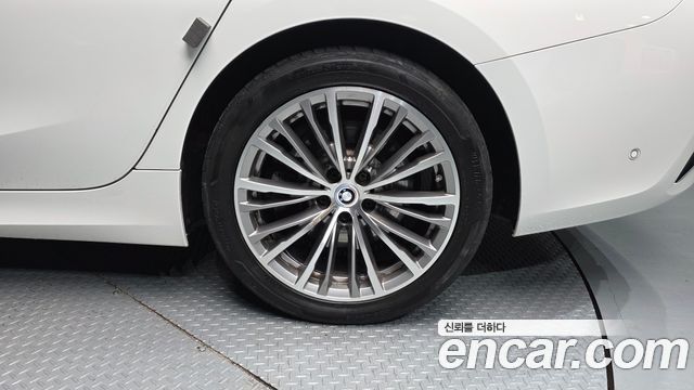 BMW 3-Series 330i Luxury