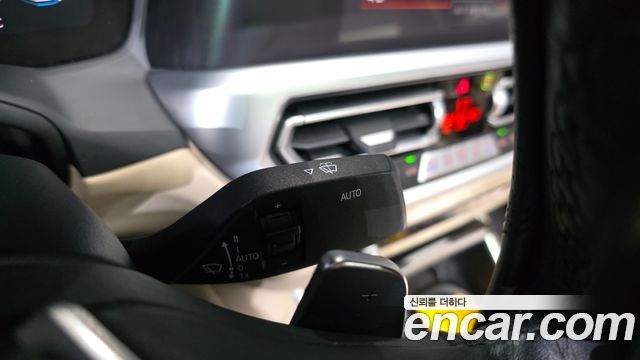 BMW 3-Series 330i Luxury