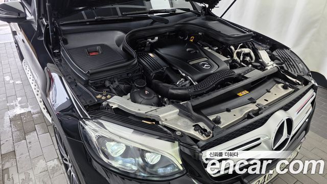 Mercedes-Benz GLC-Class GLC300 4MATIC AMG Line