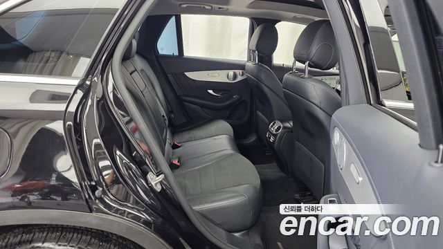 Mercedes-Benz GLC-Class GLC300 4MATIC AMG Line