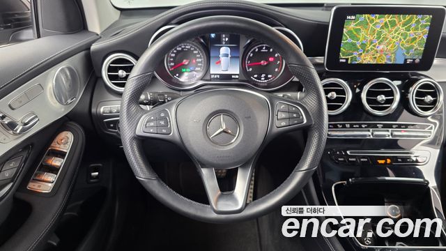 Mercedes-Benz GLC-Class GLC300 4MATIC AMG Line
