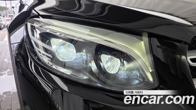 Mercedes-Benz GLC-Class GLC300 4MATIC AMG Line