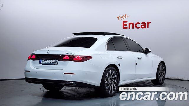 Mercedes-Benz E-Class E300 4MATIC Exclusive