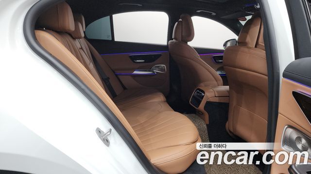 Mercedes-Benz E-Class E300 4MATIC Exclusive