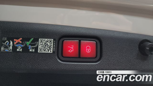Mercedes-Benz E-Class E300 4MATIC Exclusive