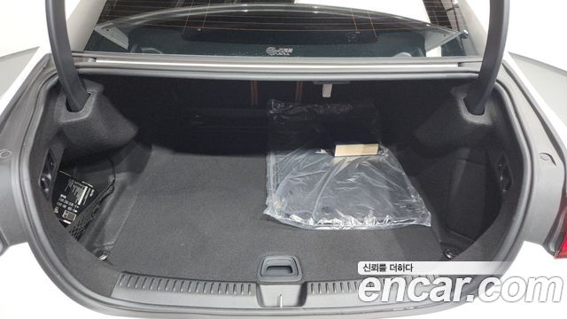 Mercedes-Benz E-Class E300 4MATIC Exclusive
