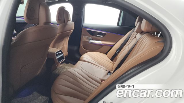 Mercedes-Benz E-Class E300 4MATIC Exclusive