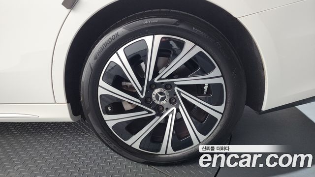 Mercedes-Benz E-Class E300 4MATIC Exclusive