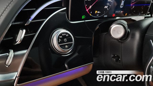 Mercedes-Benz E-Class E300 4MATIC Exclusive