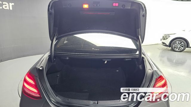 Mercedes-Benz E-Class E220d Exclusive