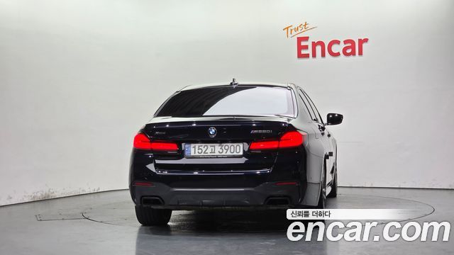 BMW 5-Series M550i xDrive