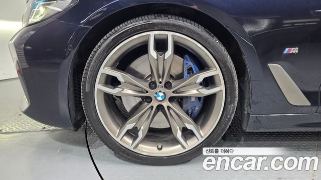 BMW 5-Series M550i xDrive