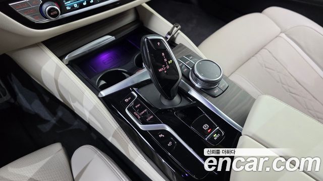 BMW 5-Series M550i xDrive