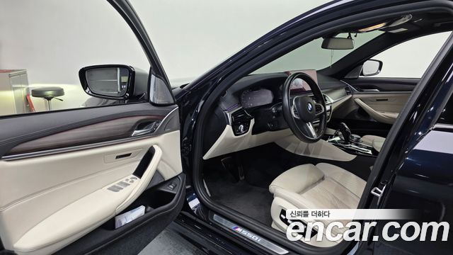 BMW 5-Series M550i xDrive