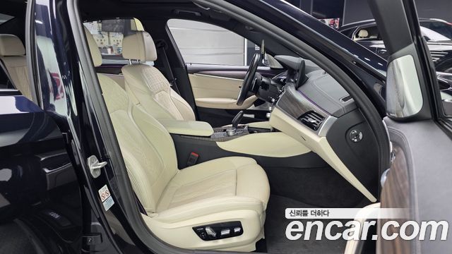 BMW 5-Series M550i xDrive