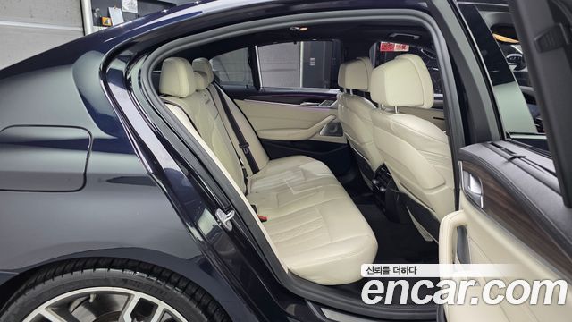 BMW 5-Series M550i xDrive