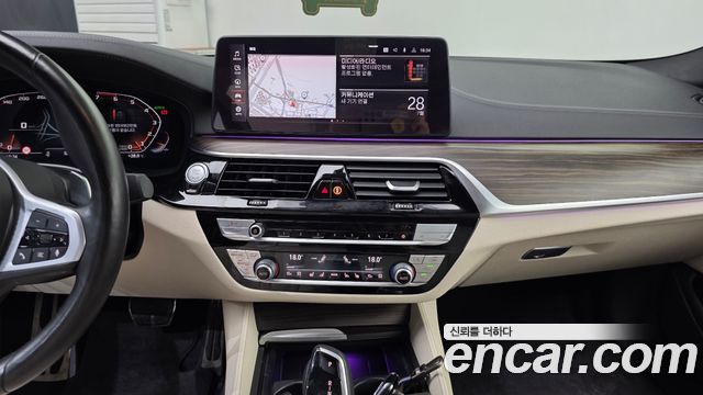 BMW 5-Series M550i xDrive