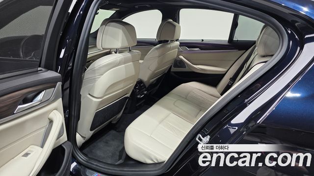 BMW 5-Series M550i xDrive