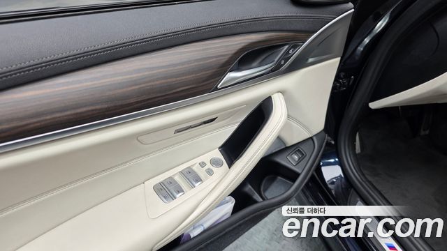 BMW 5-Series M550i xDrive
