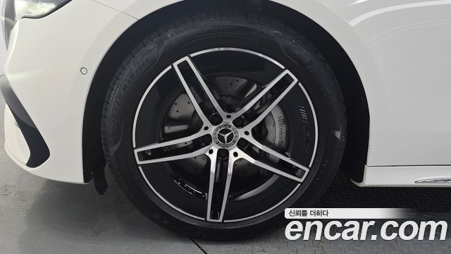 Mercedes-Benz E-Class E300 4MATIC AMG Line