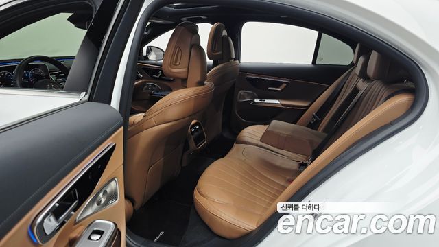 Mercedes-Benz E-Class E300 4MATIC AMG Line