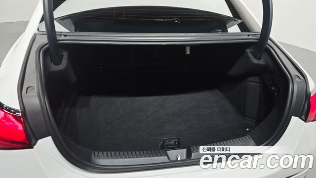 Mercedes-Benz E-Class E300 4MATIC AMG Line