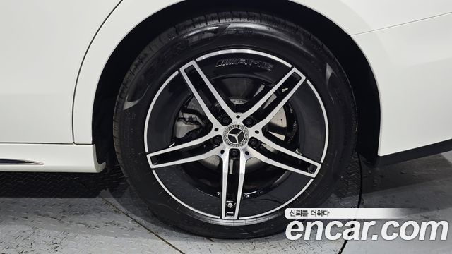 Mercedes-Benz E-Class E300 4MATIC AMG Line