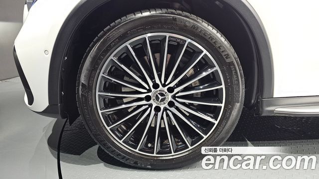 Mercedes-Benz GLC-Class GLC300 4MATIC AMG Line