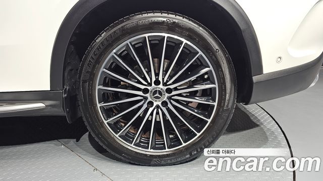 Mercedes-Benz GLC-Class GLC300 4MATIC AMG Line
