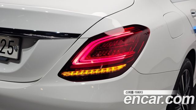 Mercedes-Benz C-Class C200