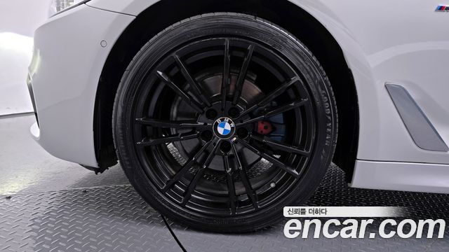 BMW 5-Series 520d xDrive M Sport Package Plus
