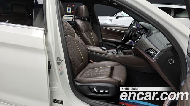 BMW 5-Series 520d xDrive M Sport Package Plus